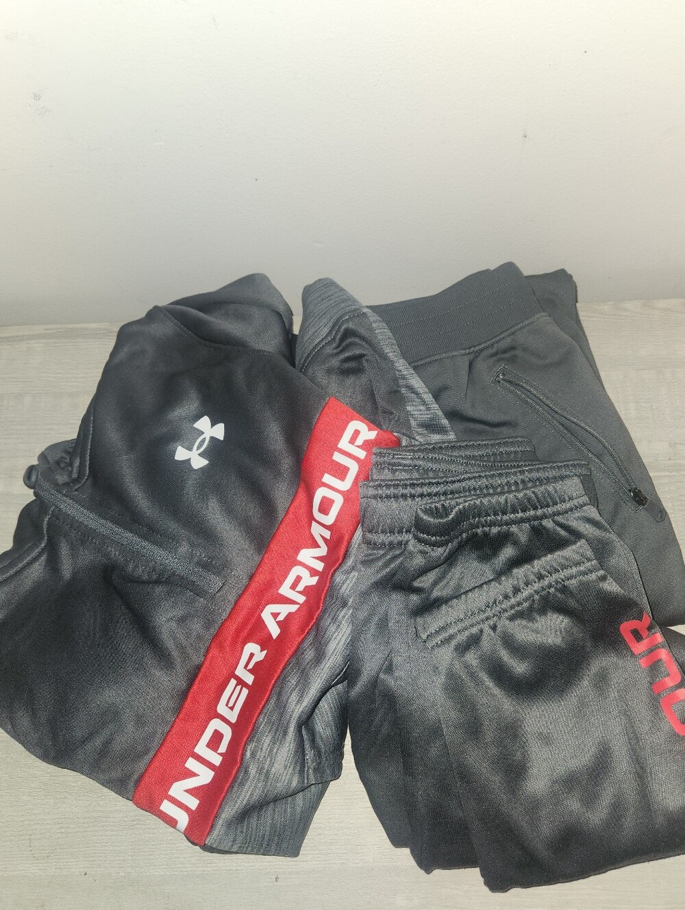 Under Armour Kids Sweatpants & Half Zip with Red Logo Stripe Boys 6